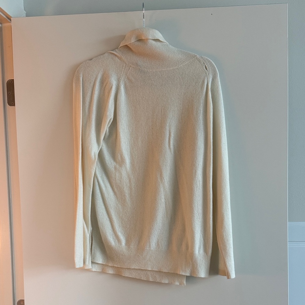 J. McLaughlin Cream Turtleneck cashmere Sweater